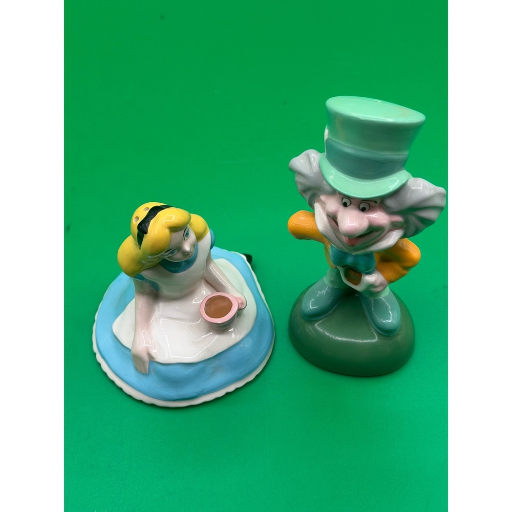 NE Disney Alice in Wonderland Mad Hatter Salt and Pepper Shakers  Set VTG